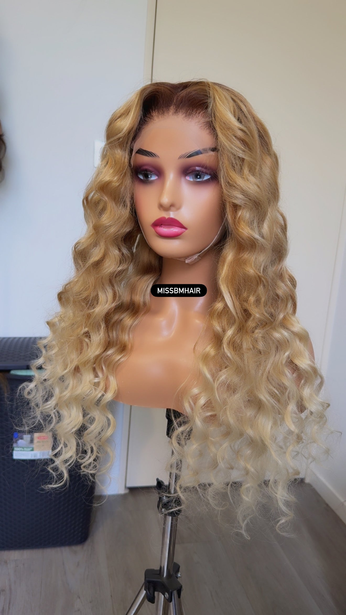 Perruque cheveux vierges - honey Blond miel balayage glueless
